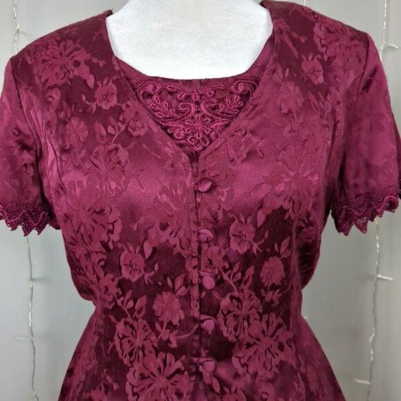 Vintage 1990s Mini Dress Floral Crochet Maroon Satin Empire WhimsiGoth Jr's 5 - Picture 10 of 16